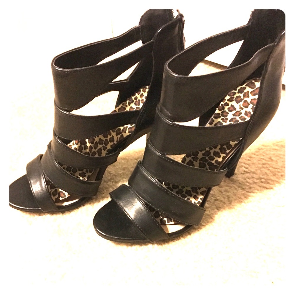 NEVER WORN Black strapped Heels